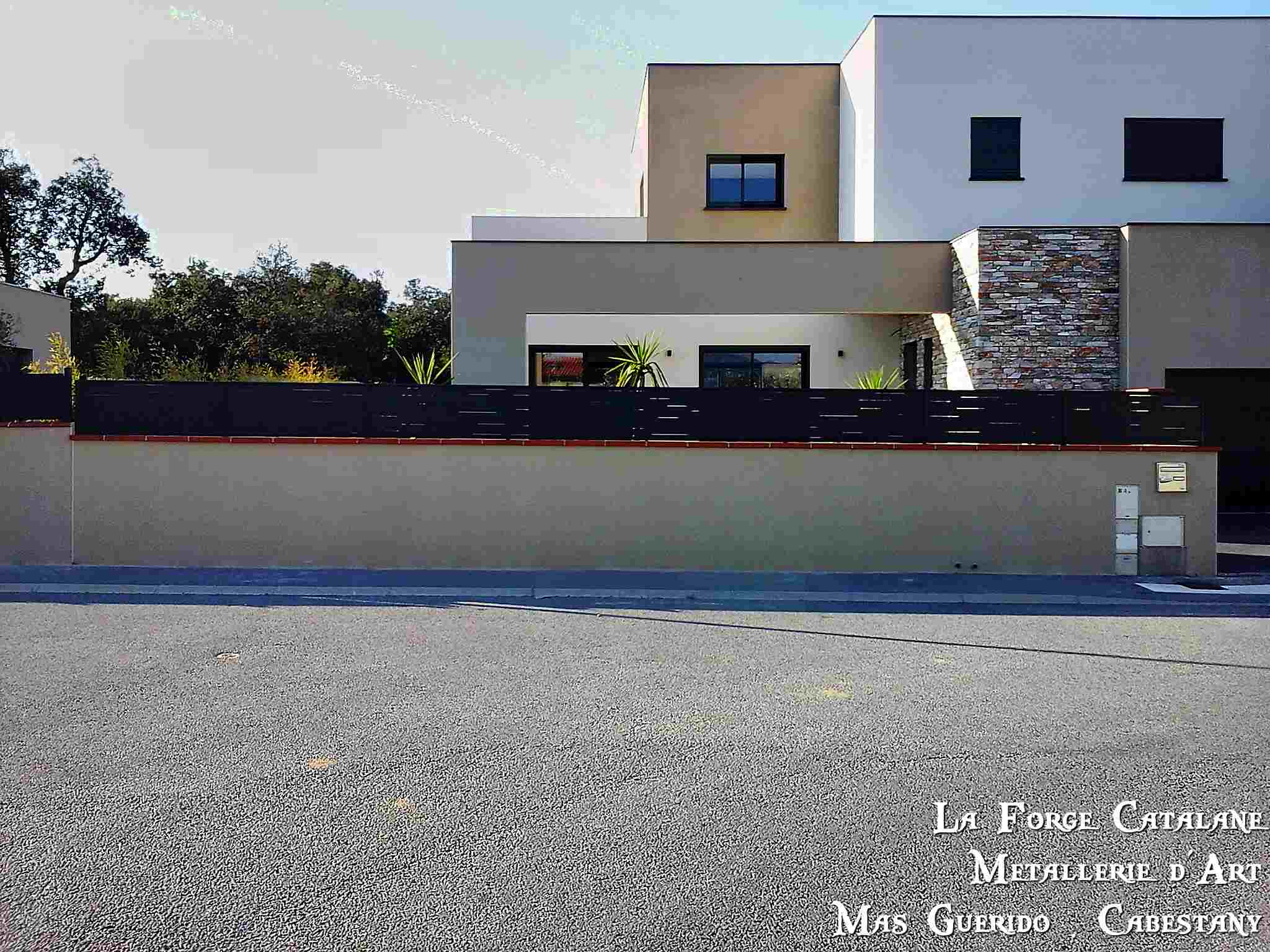 cloture portillon decoupe laser traits horizontaux thermo Forge Catalane.jpg